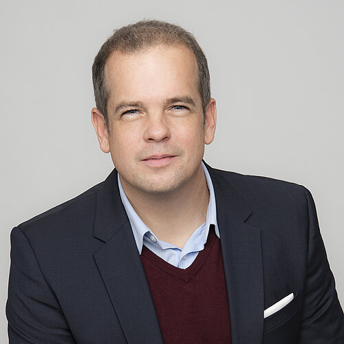 Vorstand – Prof. Dr. Frank Tapella, Direktor Vorstand – Prof. Dr. Frank Tapella, Direktor